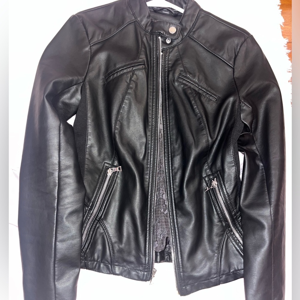 Women’s leather jacket